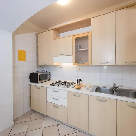 Apartment Spacious Flat Only 150mt From The *